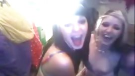 Sıska esmer eşek yaladı ve sucked