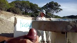 Bir erkekle yatakta köylü kadınlar